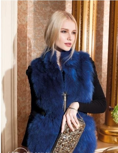 千百惠品牌女装  教你如何搭配皮草马甲(图2)