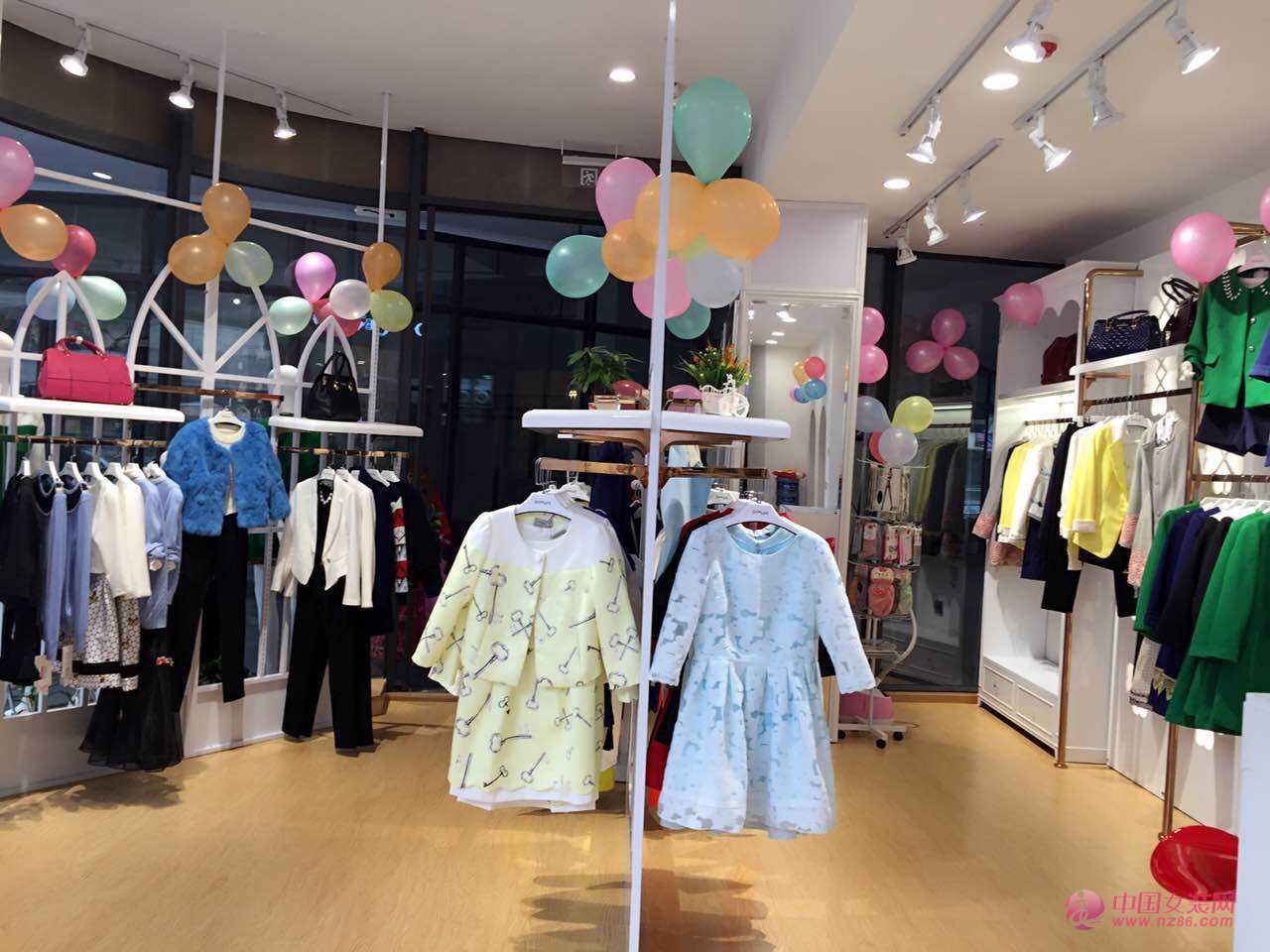 丹诗格尔成都武候龙湖金楠天街店开业(图2)