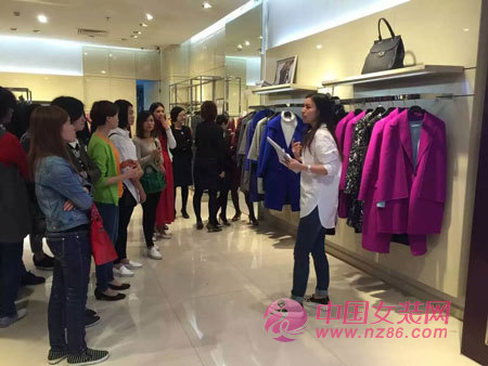 经典故事为部分优秀店长开展陈列与搭配培训[图3]