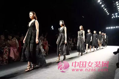 卡蔓2016深圳时装周秀场直击(图9) 卡蔓2016深圳时装周秀场直击(图9)