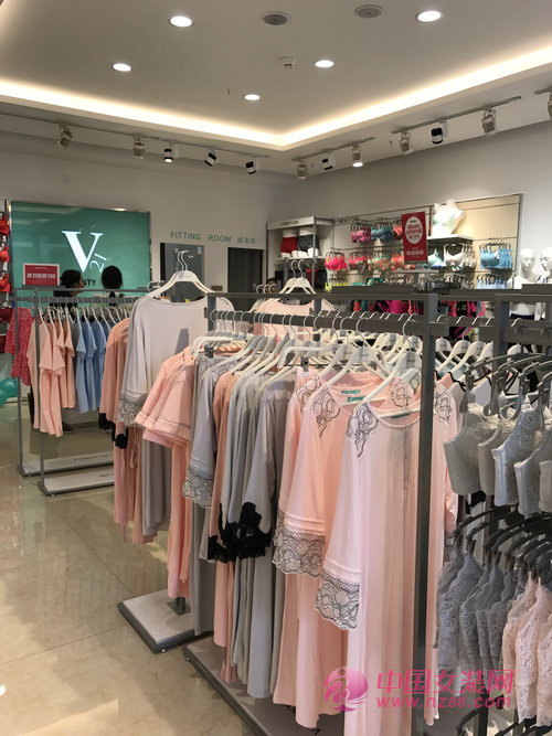 喜讯!V21武汉黄石万达店盛大开业 惊喜连连(图7) 喜讯!V21武汉黄石万达店盛大开业 惊喜连连(图7)