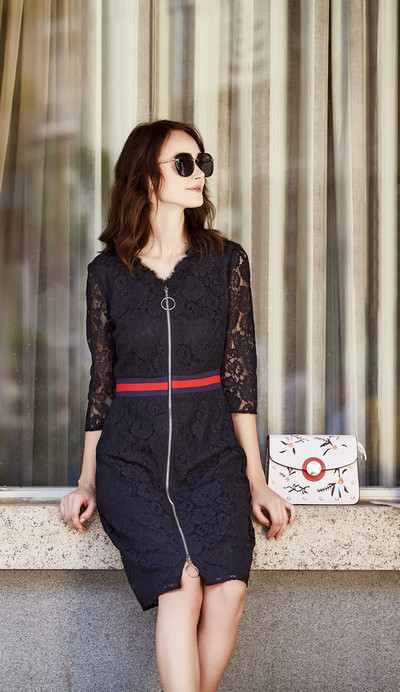 梦莎奴 遇见优雅蕾丝裙 尽显性感女人味！(图4)