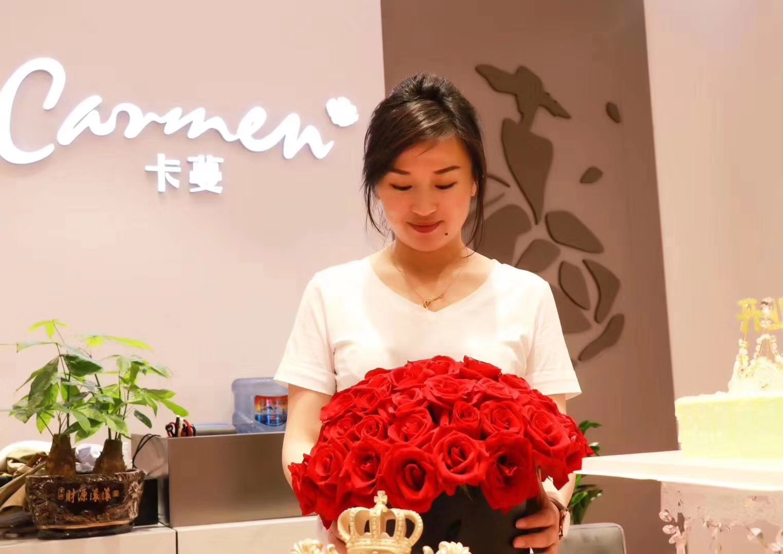 热烈祝贺CARMEN卡蔓女装湖南永州店五一美丽绽放！(图1)