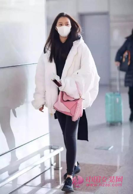 2018冬天，白色羽绒服要火！各种款式太时尚了！(图10)