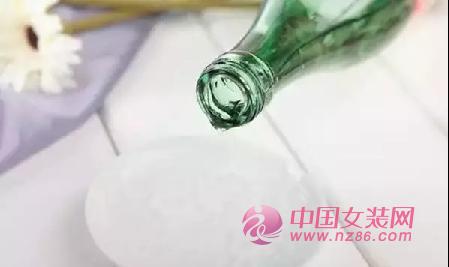 2018冬天，白色羽绒服要火！各种款式太时尚了！(图20)