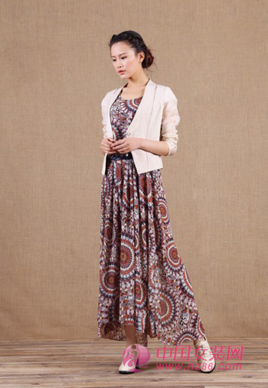 伊思君凯浪漫印花 呈现知性的优雅魅力(图2)