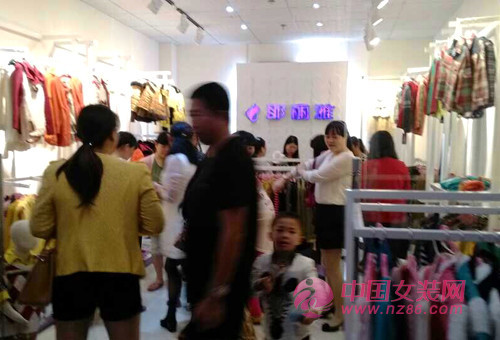 10月19日 耶丽雅又一童装店成开业[图2]