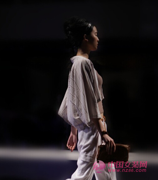 SIMTLY纯粹女装2015春夏新品秀场一瞥[图3]