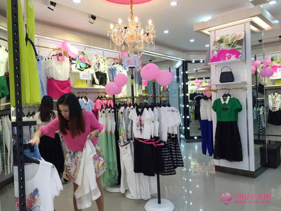 4月15城市衣柜女装江西上饶余干二店正式开业[图3]