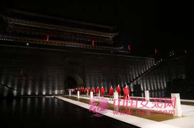 穿越千年的时尚盛宴 雪歌西安“城•墙”SHOW震撼落幕!(图2)