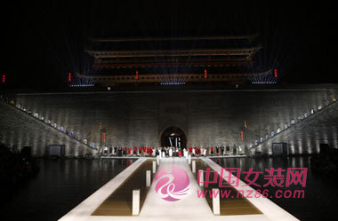穿越千年的时尚盛宴 雪歌西安“城•墙”SHOW震撼落幕!(图7)
