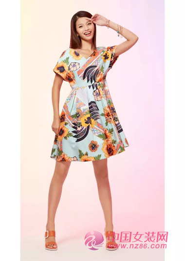 “花样姐姐”去旅行 雅莹夏季搭配(图5)