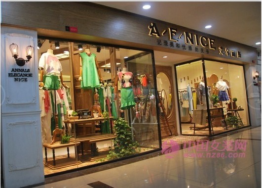 艾尔丽斯教你必备的女装加盟灯光布局(图1)