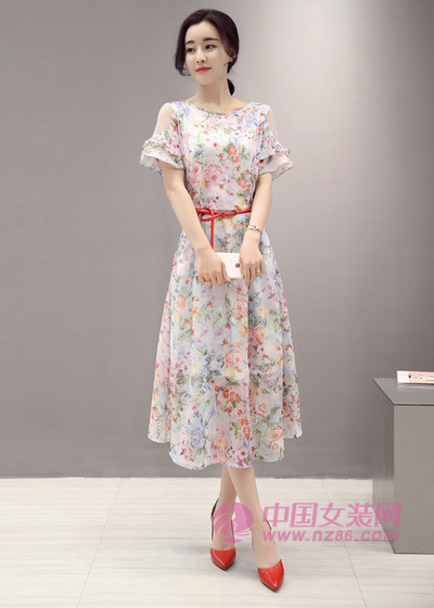 红雨竹夏季连衣裙 时尚中散发青春魅力(图1)