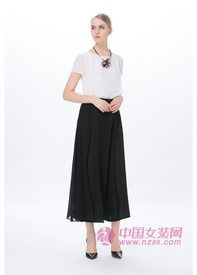 看乔帛黑与白如何演绎优雅女人(图6)