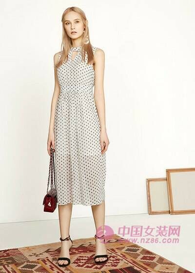 曼秀缤纷|夏季你必不可少的雪纺连衣裙(图2)