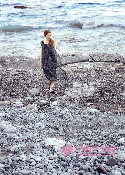 唯弋|雪纺吊带裙装扮 打造夏季女神范[图2]