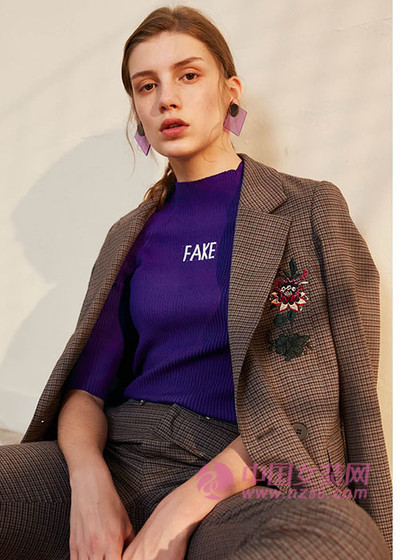澳莉丝 2018流行紫色针织单品怎么穿都时尚(图3)
