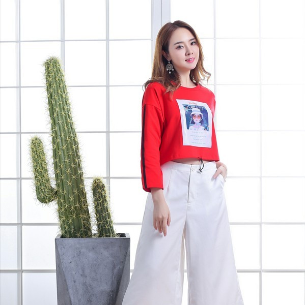 亮色系T恤如何搭配 亮色配白色好看吗(图1) 亮色系T恤如何搭配 亮色配白色好看吗(图1)