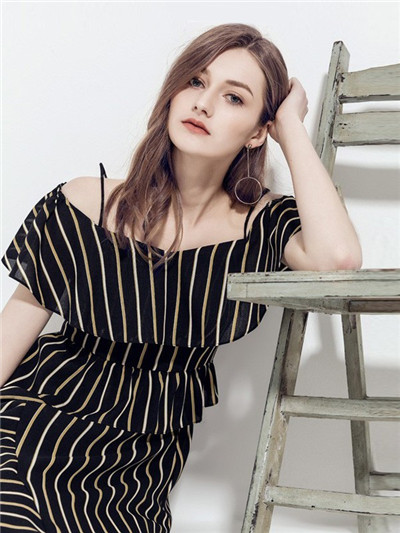 阿莱贝琳女装品牌有哪些时尚单品? 夏日怎么穿亮眼(图1) 阿莱贝琳女装品牌有哪些时尚单品? 夏日怎么穿亮眼(图1)