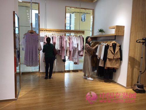 四月开店旺季 恭喜金蝶茜妮品牌女装喜迎山东烟台店开业大吉!(图5) 四月开店旺季 恭喜金蝶茜妮品牌女装喜迎山东烟台店开业大吉!(图5)