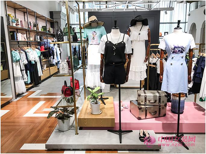 想加盟女装选什么品牌好？莎斯莱思两店齐开赢得一致认可[图3]