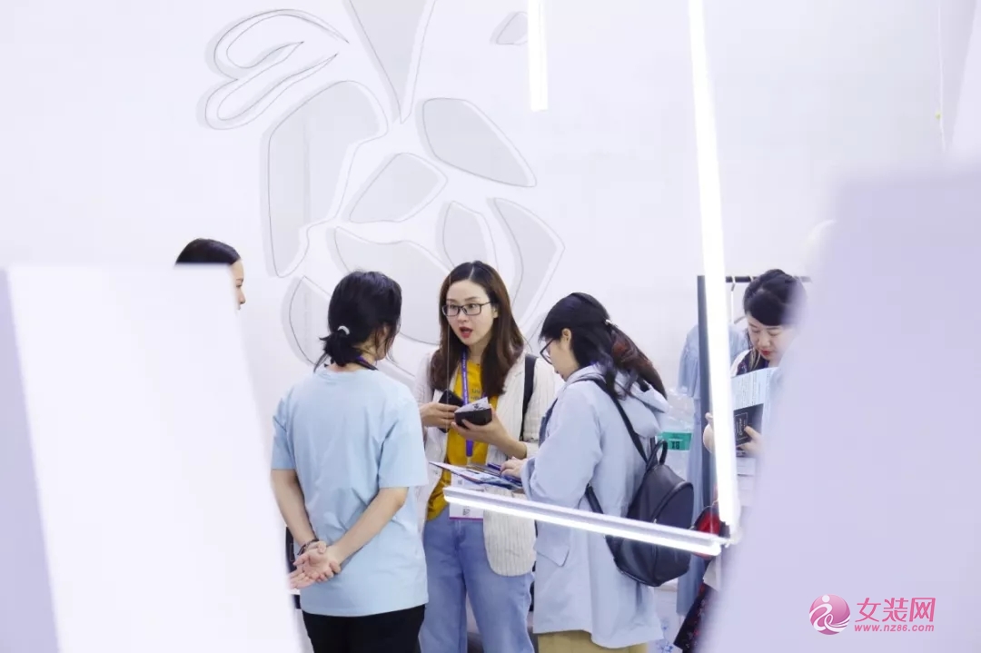 第十一届加博会 | 走进卡蔓时尚馆,打卡今夏最in拍照点~(图9) 第十一届加博会 | 走进卡蔓时尚馆,打卡今夏最in拍照点~(图9)