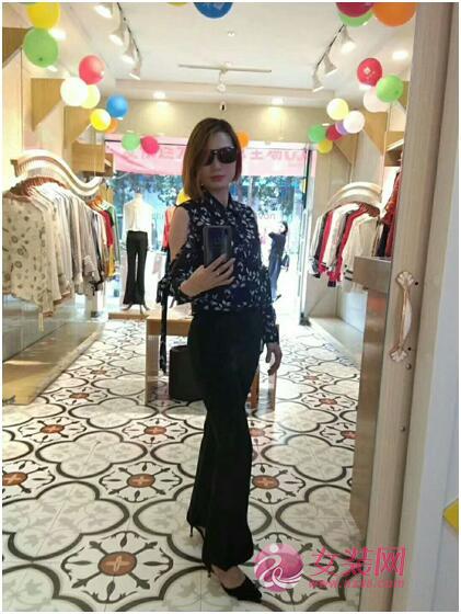 爱依莲女装店，顾客试穿夏季新款时尚看得见[图2]