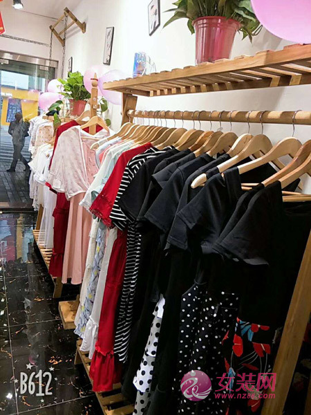 恭喜金蝶茜妮女装又一新店盛大开业，祝刘小姐生意兴隆！[图3]