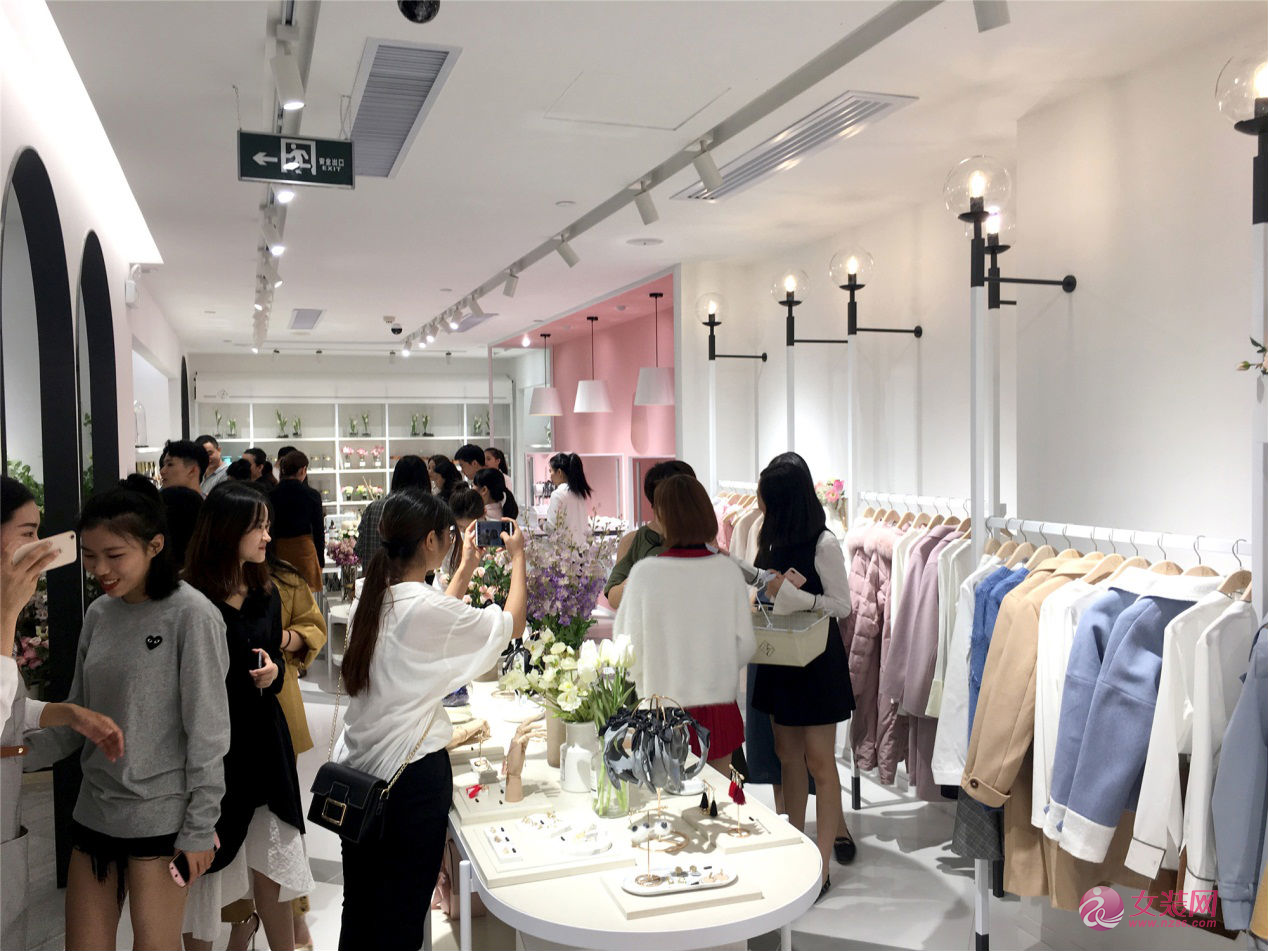37&deg;生活美学女装实体店是怎样加盟？[图1]