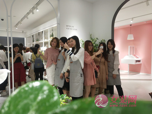 怎么经营好37&deg;生活美学女装品牌加盟店？[图2]