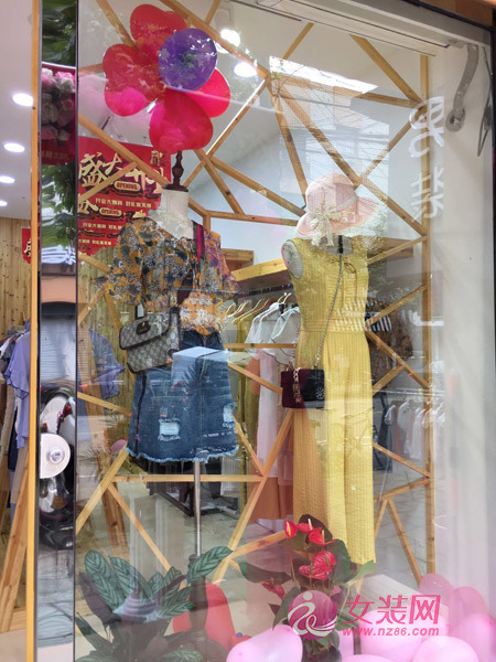 热烈祝贺金蝶茜妮女装签约客户张女士新店盛大开业！[图3]