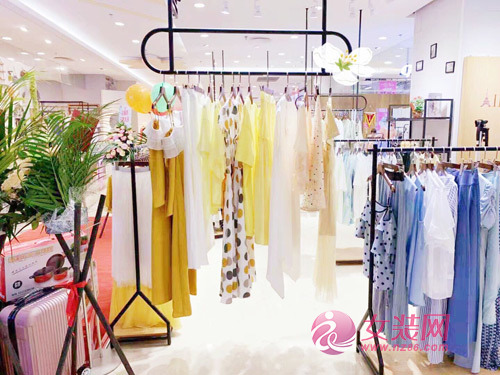 热烈祝贺艾丽哲女装福建万达广场店盛大开业!(图4) 热烈祝贺艾丽哲女装福建万达广场店盛大开业!(图4)