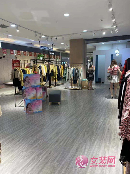恭贺爱诗帛雅品牌女装岳阳市康星百货店盛大开业![图2]