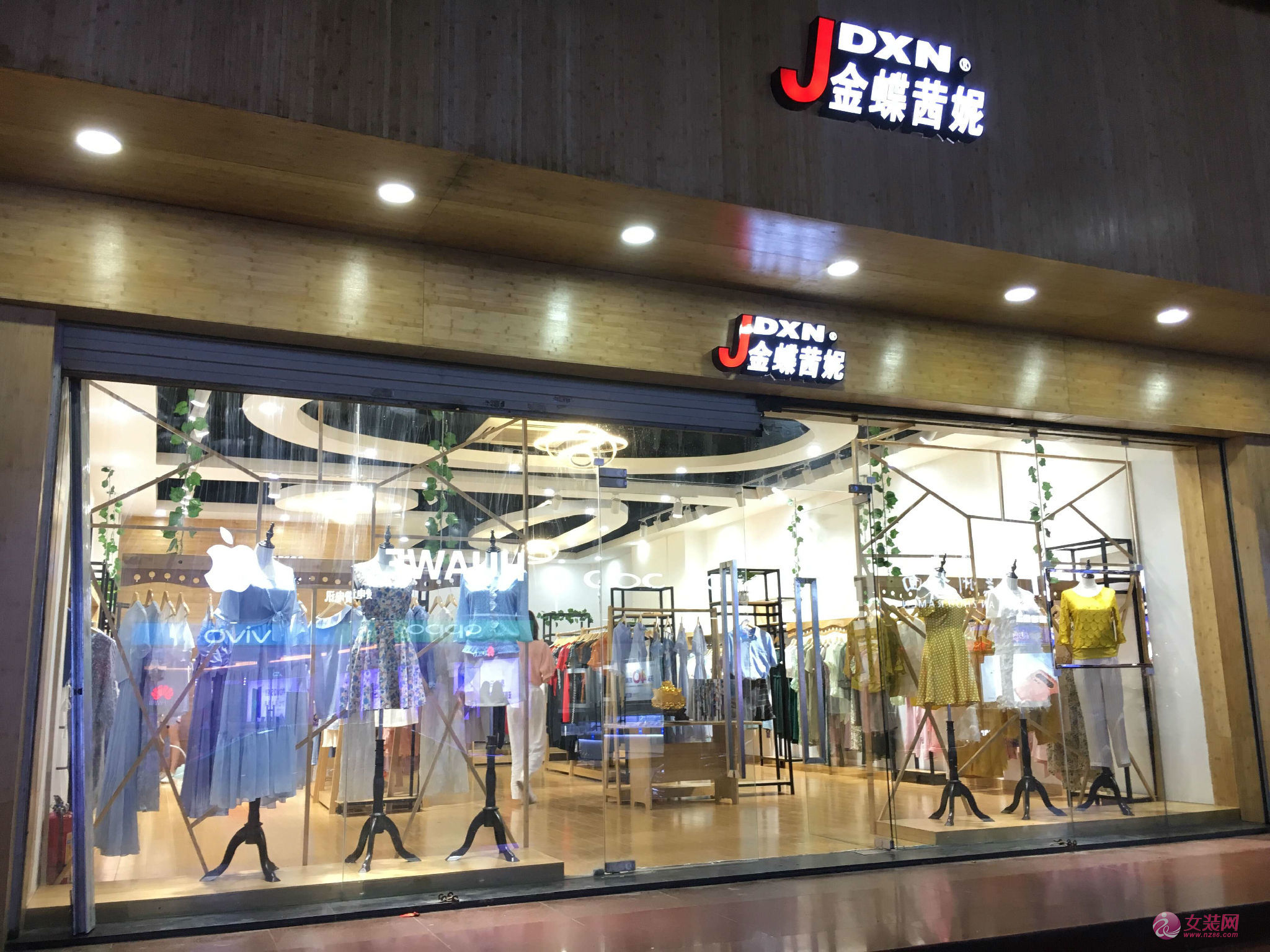 热烈祝贺金蝶茜妮女装签约客户魏小姐新店开业大吉！[图2]