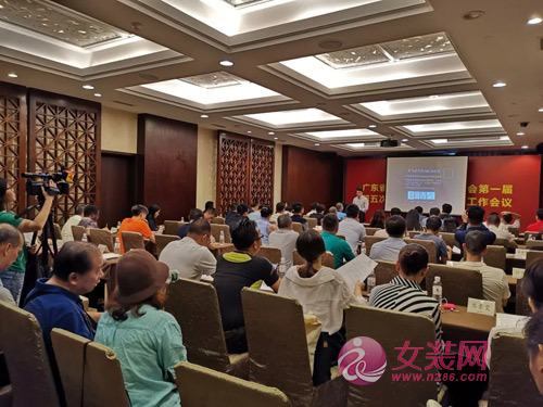 2019中国时尚首饰及配饰行业峰会 蔓哲荣获协会荣誉会长单位[图2]