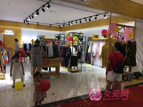 热烈祝贺金蝶茜妮女装合作客户杨小姐新店开业大吉！[图1]