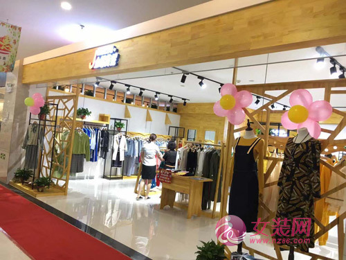 热烈祝贺金蝶茜妮女装合作客户杨小姐新店开业大吉！[图3]