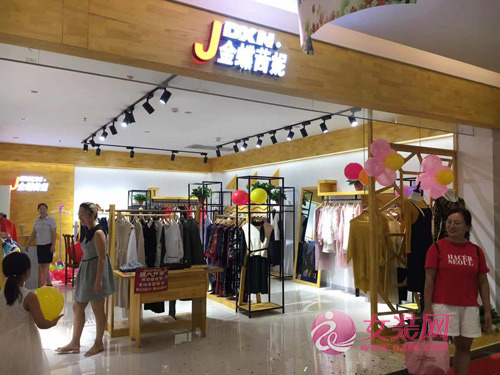 热烈祝贺金蝶茜妮女装合作客户杨小姐新店开业大吉！[图4]