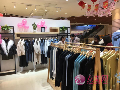 热烈祝贺金蝶茜妮女装品牌新店盛大开业!(图3) 热烈祝贺金蝶茜妮女装品牌新店盛大开业!(图3)