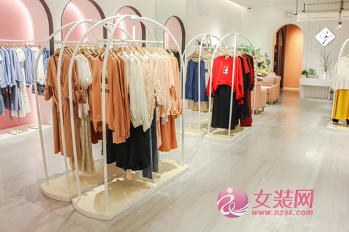 37&deg;生活美学女装不可辜负，延续现代女装的时髦高雅！[图1]