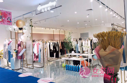 恭喜戈蔓婷女装再添新店面 祝河北黄女士开业大吉!(图1) 恭喜戈蔓婷女装再添新店面 祝河北黄女士开业大吉!(图1)