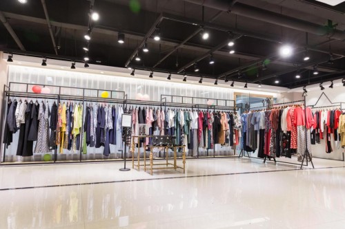 抓住电商新机遇 广州衣琳服饰以赤诚之心助力直播带货[图2]