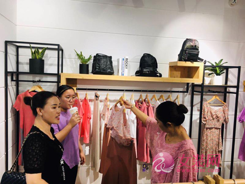 恭喜金蝶茜妮女装品牌新店开业大吉!祝生意兴隆!!(图3) 恭喜金蝶茜妮女装品牌新店开业大吉!祝生意兴隆!!(图3)