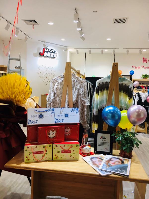 恭喜金蝶茜妮女装品牌新店开业大吉 祝唐女士生意兴隆！[图2]