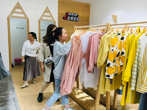 热烈祝贺金蝶茜妮女装品牌湖南店十&middot;一盛大开业！[图3]