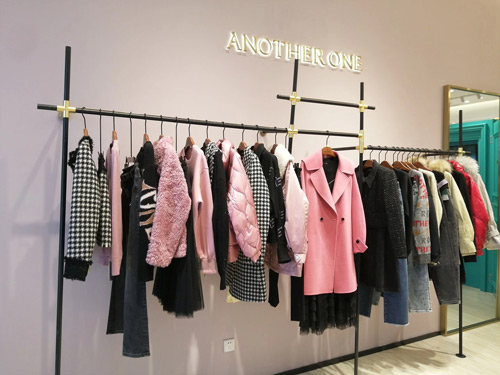 恭喜ANOTHER ONE女装品牌陕西宝鸡银泰店盛大开业！(图5)