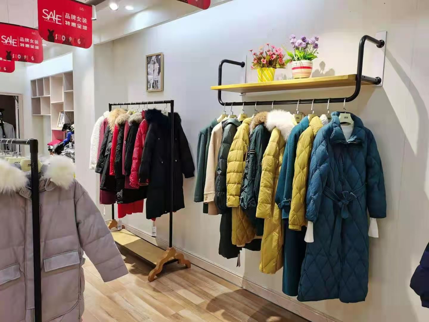 热烈祝贺阿莱贝琳女装贵州六盘水新店开业大吉！[图3]