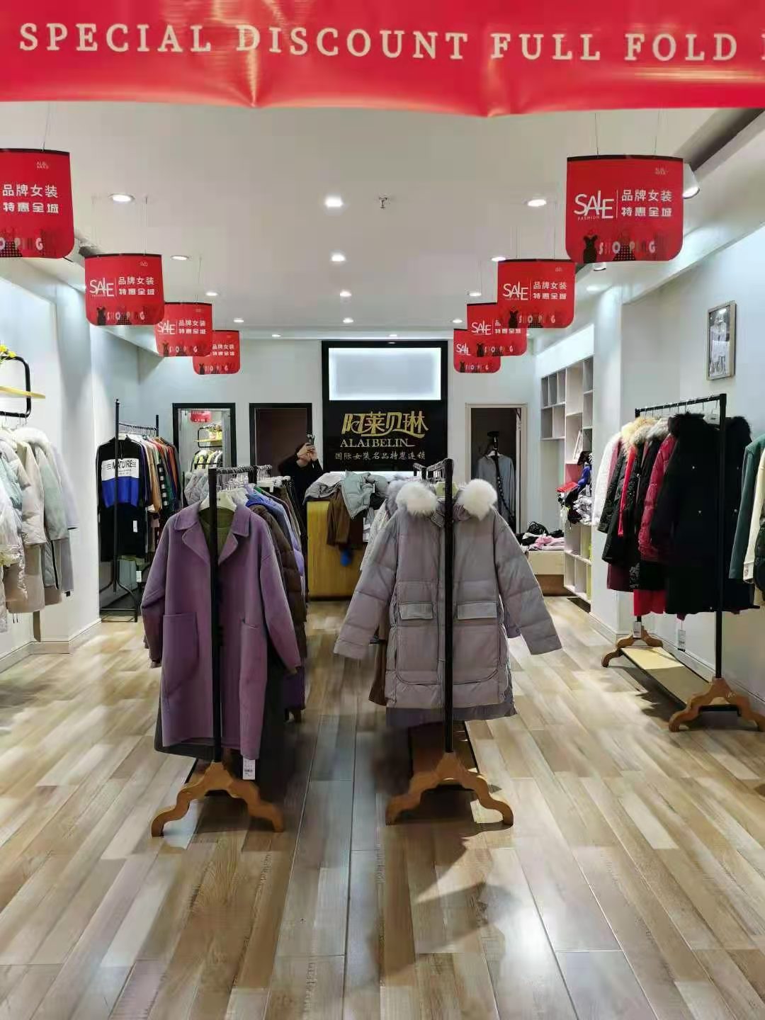 热烈祝贺阿莱贝琳女装贵州六盘水新店开业大吉！[图4]