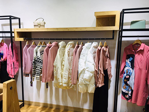 恭喜金蝶茜妮女装品牌再开新店 祝宋女士新店生意兴隆!(图2) 恭喜金蝶茜妮女装品牌再开新店 祝宋女士新店生意兴隆!(图2)